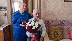 Семья Абдулиных отметила 70 лет совместной жизни в Холмском районе