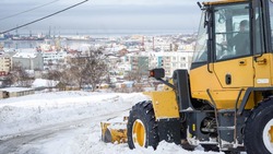 Более двух с половиной тысяч кубометров снега вывезли в Корсаковском районе