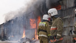 Три пожара с автомобилями и гаражами произошли на Сахалине за два дня
