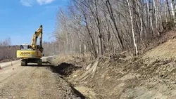 Специалисты приступили к ремонту дороги из Южно-Сахалинска в Синегорск