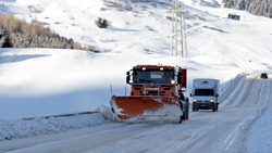 Села и планировочные районы Южно-Сахалинска активно чистят от снега