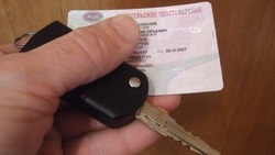Аферистка «продавала» водительские права в Аниве