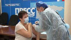 На третий круг вакцинации против COVID-19 пошла Сахалинская областная Дума