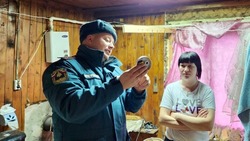 Пожарные извещатели установили в домах многодетных семей на Сахалине