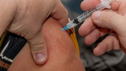Вакцину «Вектора» испытали на первом добровольце