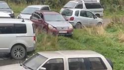 Штрафы для водителей за проезд по газонам анонсировали в Южно-Сахалинске  