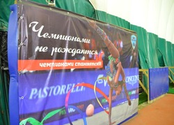  В областной спортшколе «Сахалин» ждут юных гимнасток и футболистов