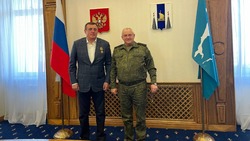 Губернатора Сахалинской области наградили медалью «За укрепление боевого содружества»