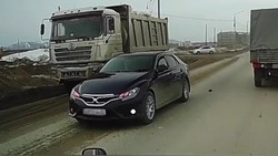 Автомобиль с красными фарами возмутил водителей в Южно-Сахалинске