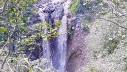 Курильский водопад попал в объективы туристов: ФОТО