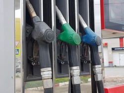 «До 100 рублей за литр»: названо условие для подорожания бензина