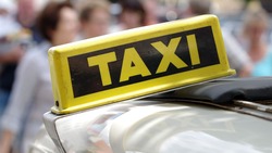 Таксисты подняли стоимость поездок в жару. Сахалинцы жалуются на ценник
