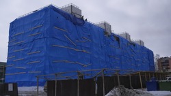 В Макарове завершается строительство многоквартирного дома для переселенцев из аварийного жилья