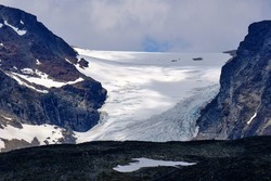 Синоптики предупредили о сходе лавин на Сахалине