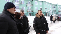 Трутнев посетил квартал с малоэтажной застройкой и ледовый дворец