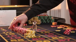 Из-за любви к азартным играм сахалинец может сесть в тюрьму