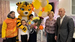 Мэр Долинска поздравил маму мобилизованного сахалинца с днем рождения