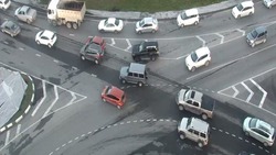 Автомобили столкнулись на кольце Ленина — Пуркаева в Южно-Сахалинске