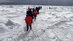 Сотрудники МЧС завершили операцию по спасению рыбаков со льдины в Долинском районе