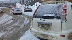 «Мешали расчистке города»: более десяти автомобилей эвакуировали с улицы в Южно-Сахалинске
