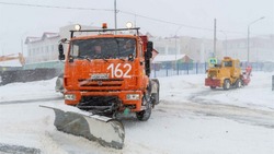 Тотальная чистка: в Южно-Сахалинске массово вывозят снег