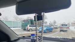  Гололедица на дорогах Южно-Сахалинска привела к ДТП с большегрузом 