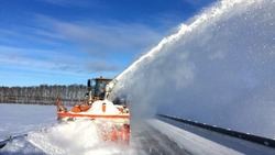 Дороги и тротуары в Южно-Сахалинске уберут от снега 102 человека 9 декабря