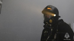 Пожарные потушили заброшенное здание в Поронайске 9 января 