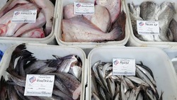 Рыбу по ценам от 50 рублей за килограмм привезли в Томаринский район 21 апреля
