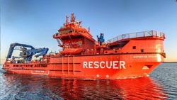 Судно со спасателями прибыло к застрявшему танкеру «Остров Сахалин» в Охотском море