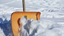 Сразу три подрядчика будут чистить от снега улицы Анивского района