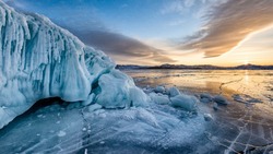 Рыбаков Сахалина попросили не рисковать на льду в заливе Мордвинова 15 февраля