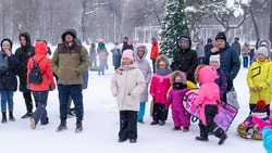 Конкурсы и хороводы: в Южно-Сахалинске отпраздновали Рождество