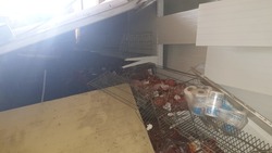 Потолок обрушился в крупном магазине Поронайска 21 ноября