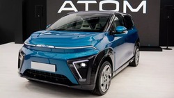 Первый образец российского электромобиля «Атом» представили в Москве