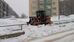 Более 30 лестниц расчистили в Холмском районе после снежного циклона