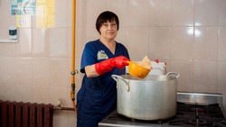 Сотрудники Сахалинского зоопарка впервые показали кухню для животных