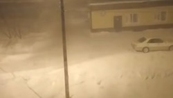 «Как-нибудь протянем»: село на юге Сахалина засыпало снегом