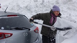 Мэрия призвала жителей Южно-Сахалинска не кидать снег со своих территорий на дороги