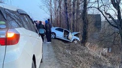 Две кареты скорой и спасатели: ДТП с пьяным водителем произошло в Александровске-Сахалинском