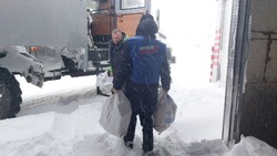 Волонтеры «Молодой гвардии» развезли хлеб по селам Долинского района