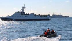 Сахалинцам покажут вблизи японское патрульное судно и российский сторожевой корабль