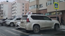Нарушителей правил парковки в Южно-Сахалинске высмеяли в Telegram