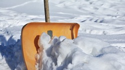 «Мириться с этой ситуацией не будем»: губернатор проверил качество расчистки дворов в Южно-Сахалинске