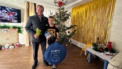 Школьник из Анивы получил палатку в подарок к Новому году от депутата облдумы