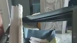 Житель рухнувшего дома в Тымовском показал квартиру изнутри после взрыва газа