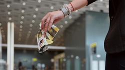 На территории аэропорта Южно-Сахалинска установили урны для раздельного сбора мусора