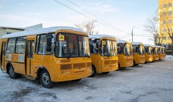 Восемь районов Сахалинской области получили новые школьные автобусы перед Новым годом