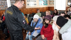 Южно-сахалинские школьники с экскурсией посетили базу ОМОН