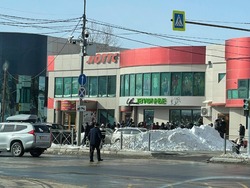 Мужчины атаковали цветочный магазин в Южно-Сахалинске 8 марта